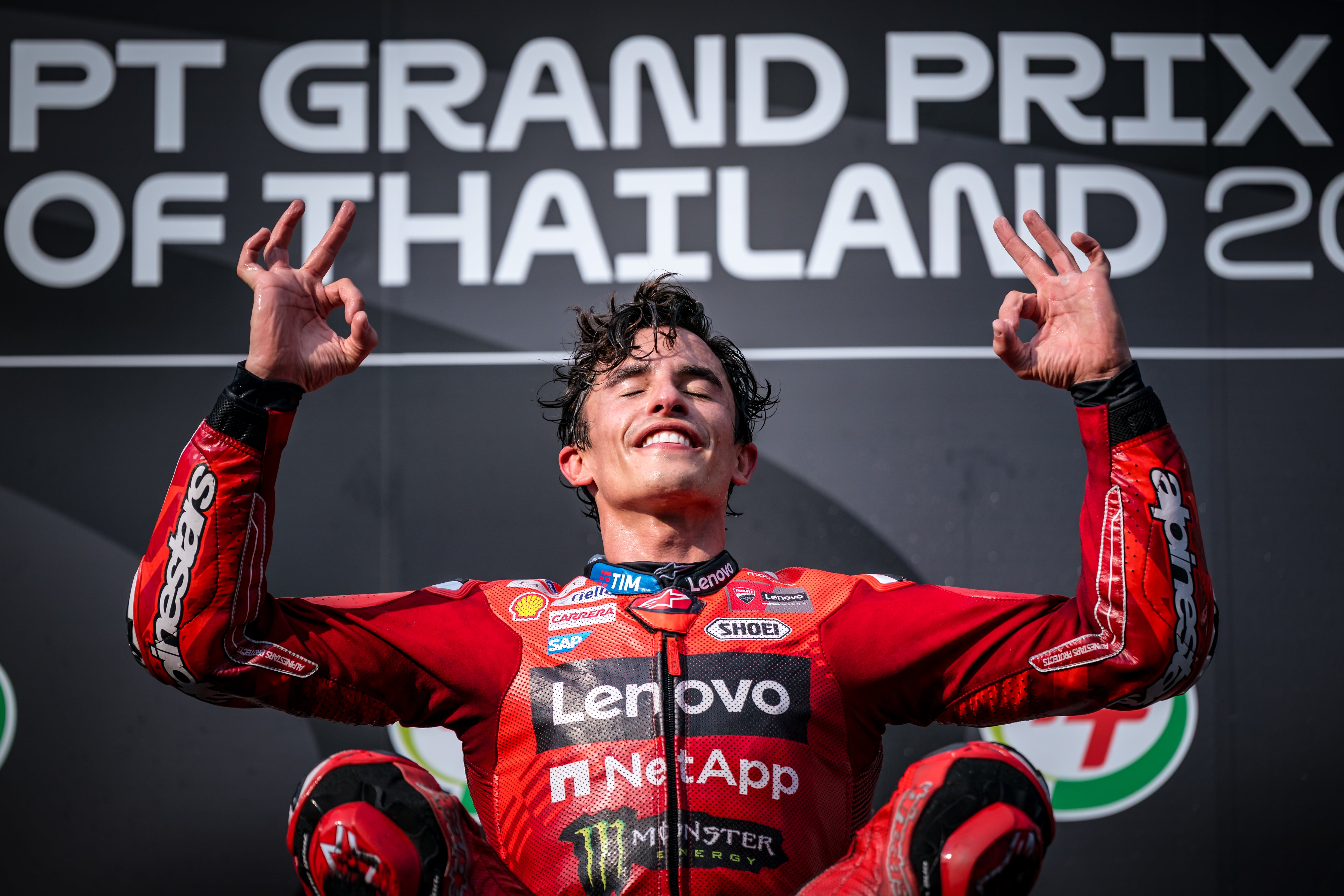 Marc Márquez celebra su victoria en el GP de Tailandia