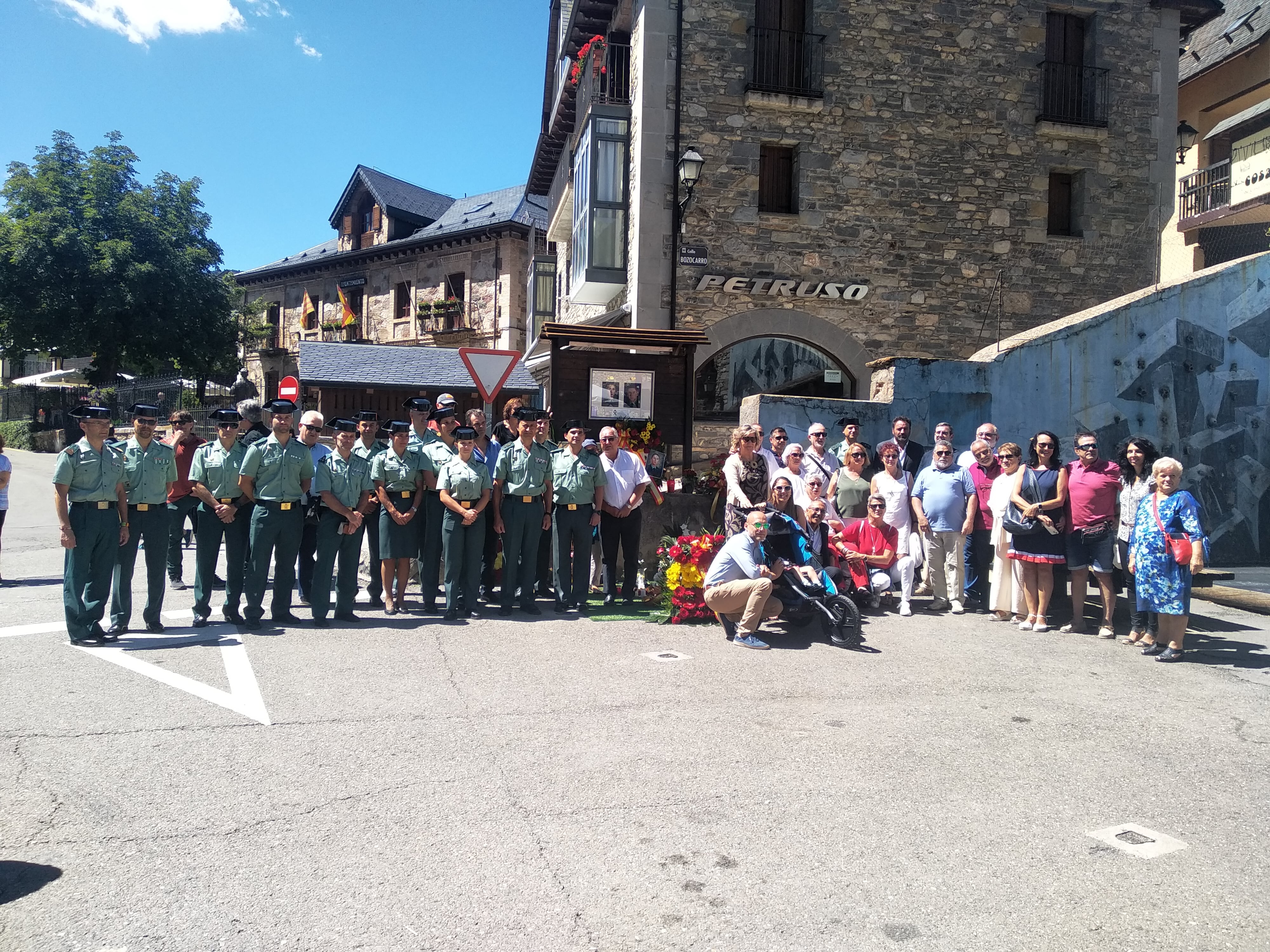 Homenaje en Sallent de Gállego a los guardias civiles asesinados