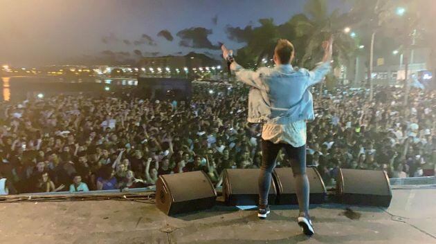 Óscar Martínez no quiso faltar un año más a la fiesta del verano de Lanzarote.