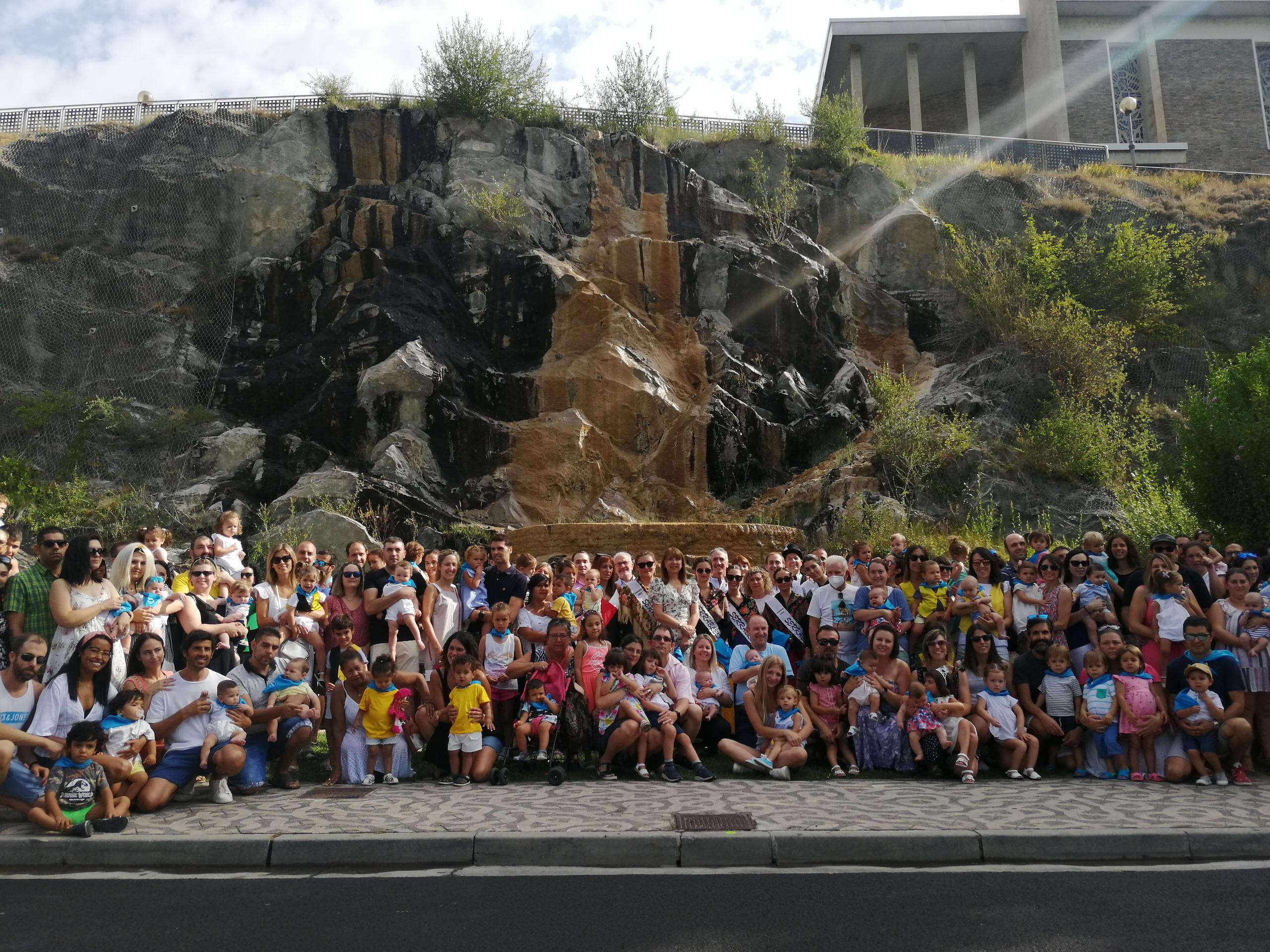 Foto de familia con los asistentes a "Mi primer Santiago"