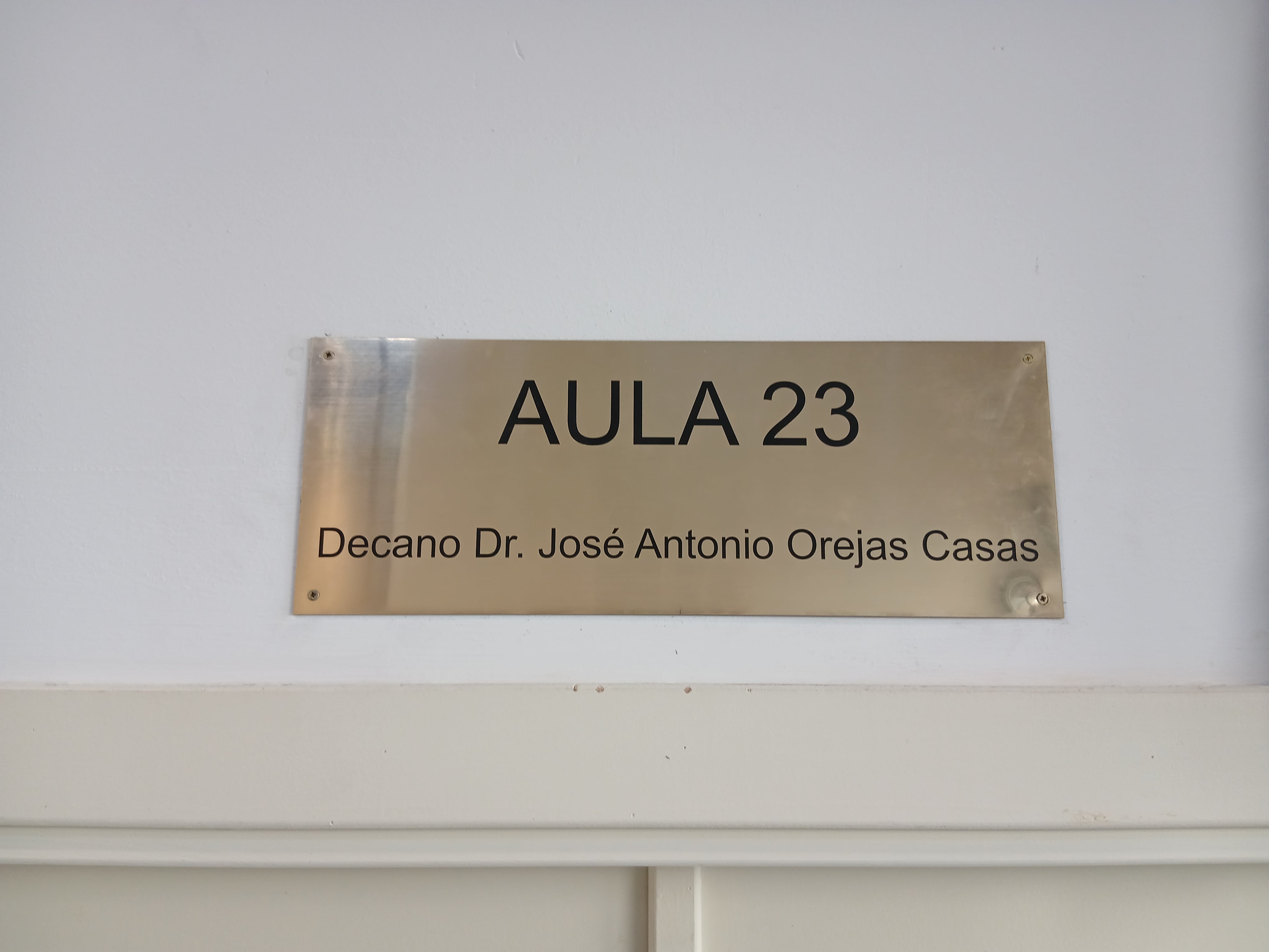 Placa homenaje a Juan Antonio Orejas