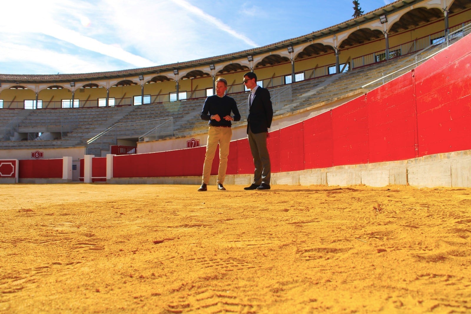 El alcalde, Fulgencio Gil, con el torero Paco Ureña en la Plaza de Toros de Lorca