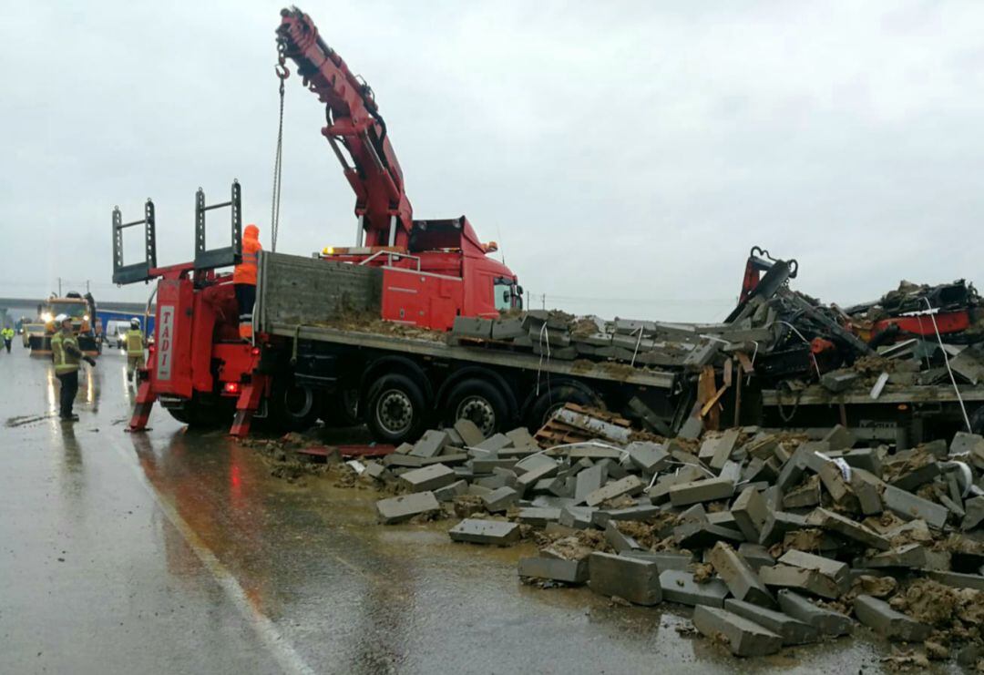 Intervención de los bomberos de la Diputación Provincial de Zaragoza en el  accidente de Osera de Ebro 