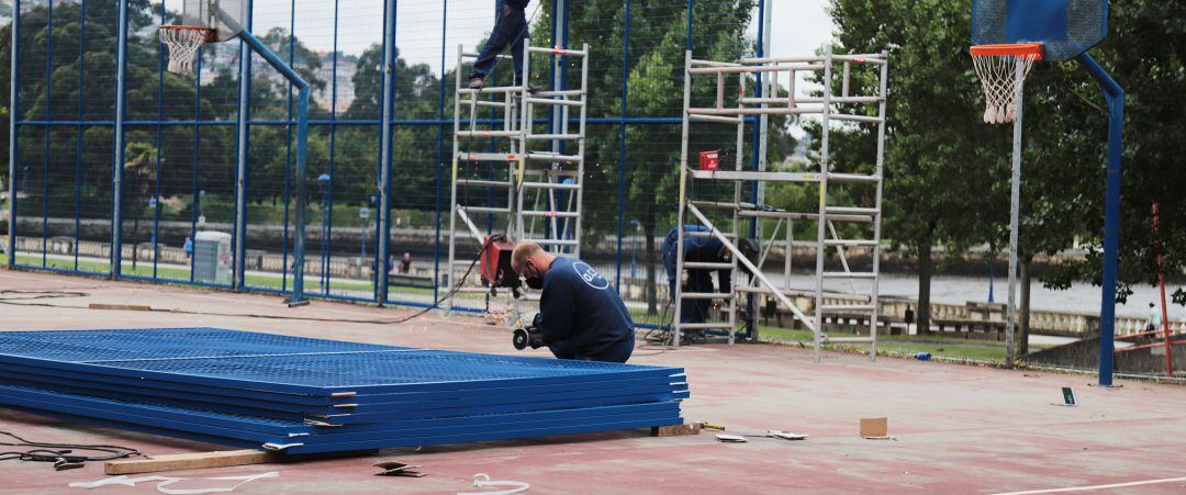 Trabajos en las pistas deportivas de O Burgo