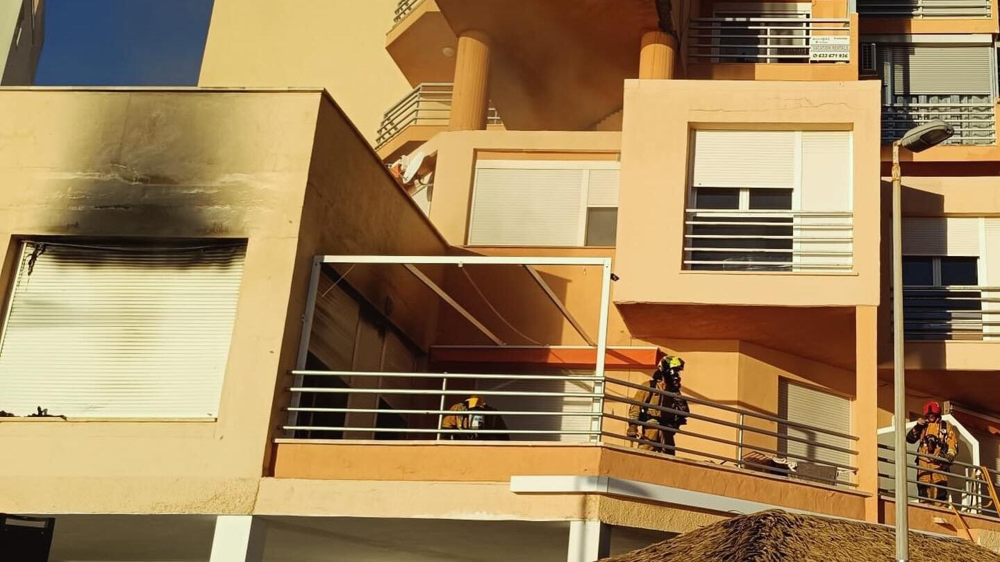 Incendio en la primera planta de un edificio situado en la calle Tramuntana de Calp