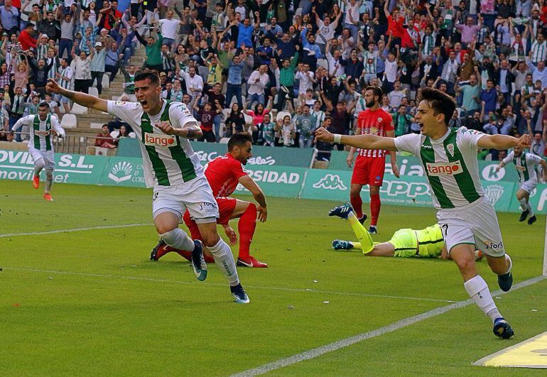 Sergi Guardiola celebra un gol ante el Almería