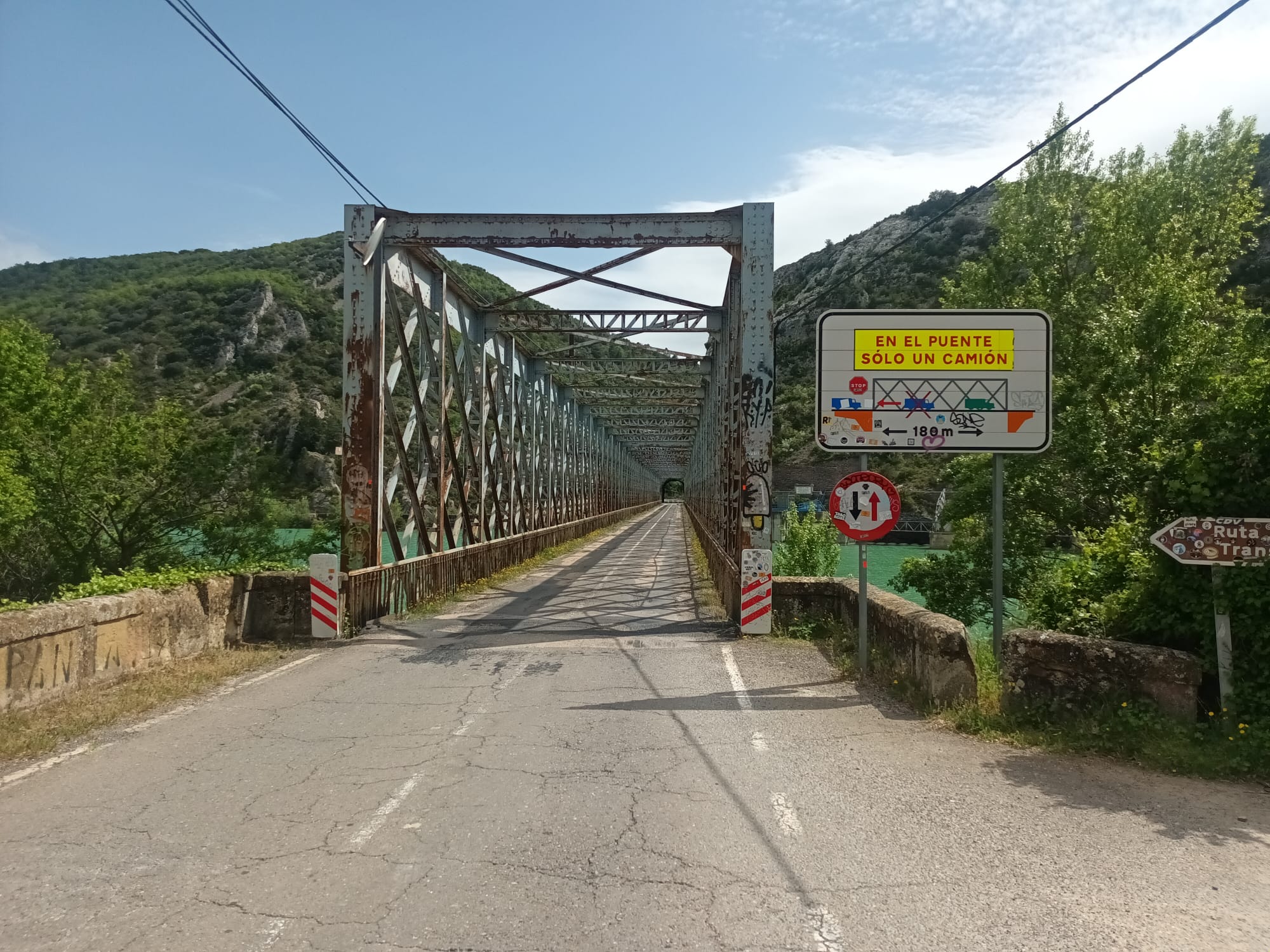 Puente de la A-132 sobre el embalse de La Peña