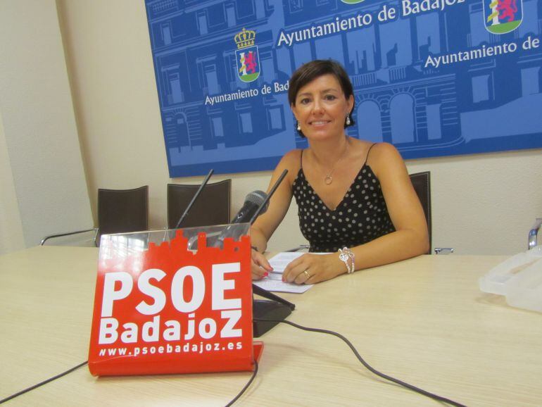 La edil socialista, Maribel García, en rueda de prensa.