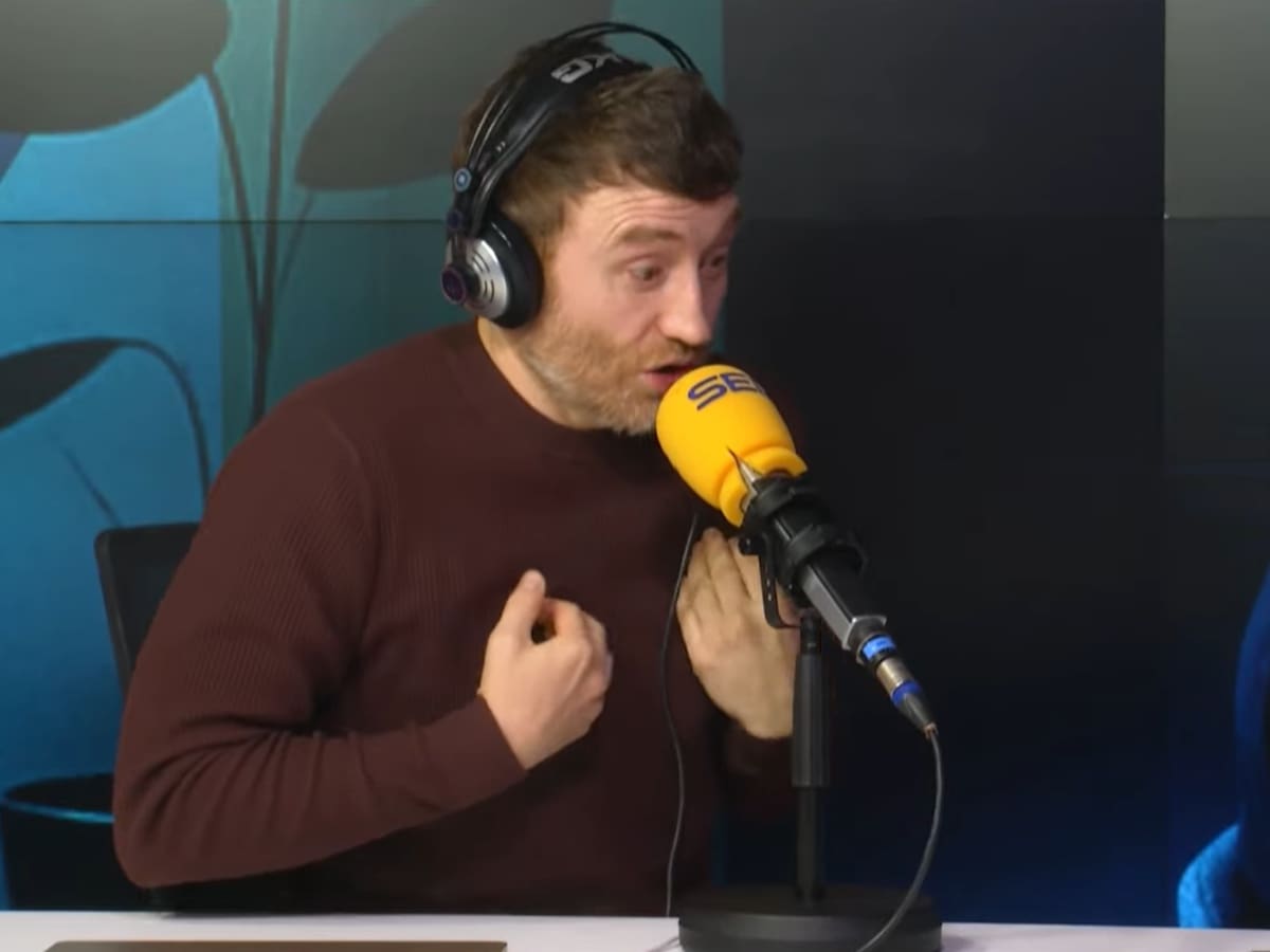 "No puedo saber si tú eres tú": la paradoja que vivió Manuel Burque al ir a sacarse unas fotos para el DNI