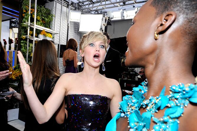 Jennifer Lawrence y Lupita Nyong&#039;o en los Screen Actors Guild Awards