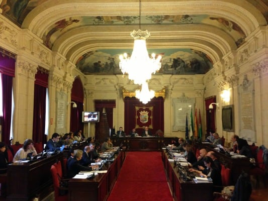 La corporación municipal durante un pleno en el ayuntamiento de Málaga