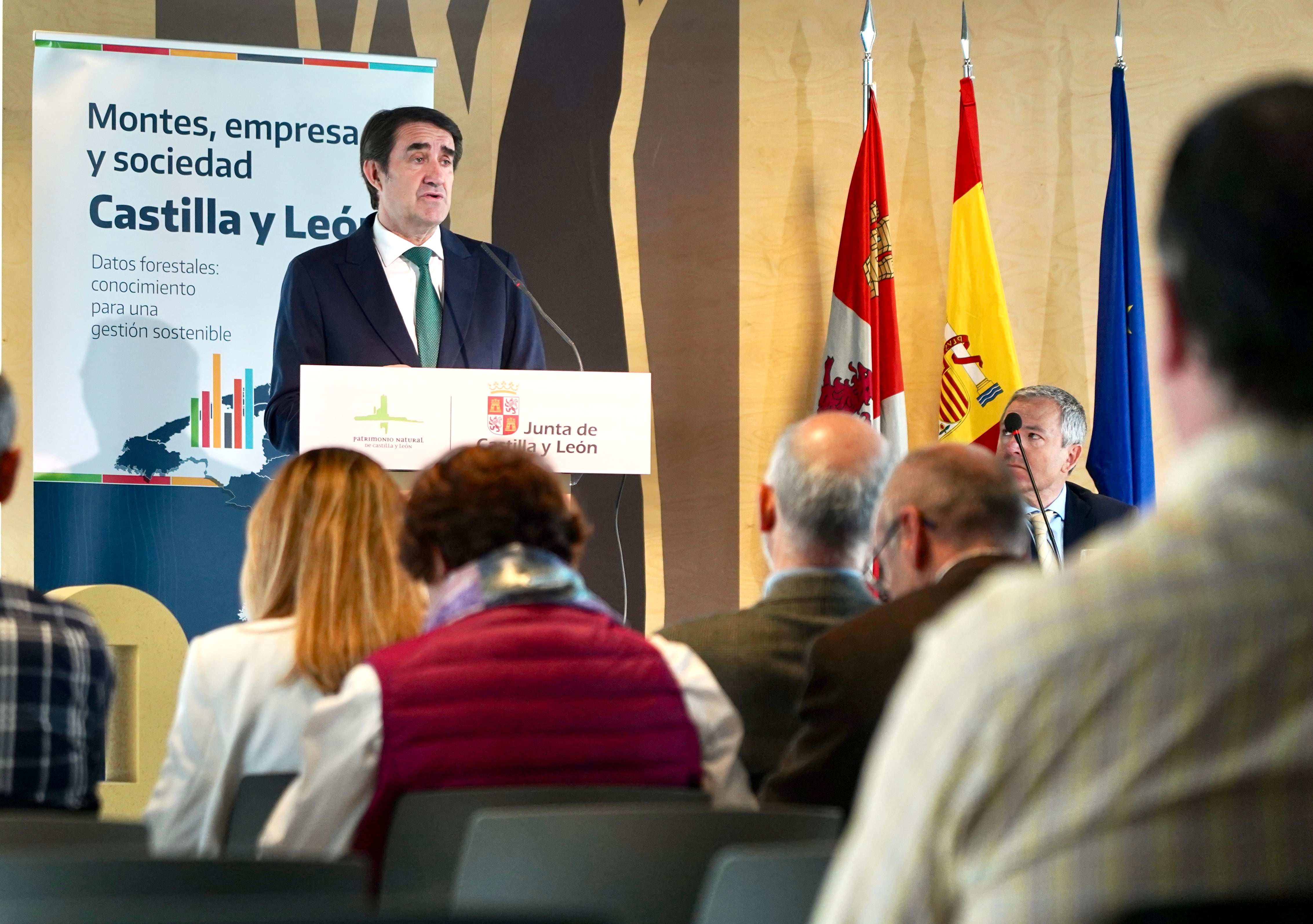 El consejero de Medio Ambiente, Vivienda y Ordenación del Territorio, Juan Carlos Suárez-Quiñones, presenta el Portal de datos forestales en Castilla y León.