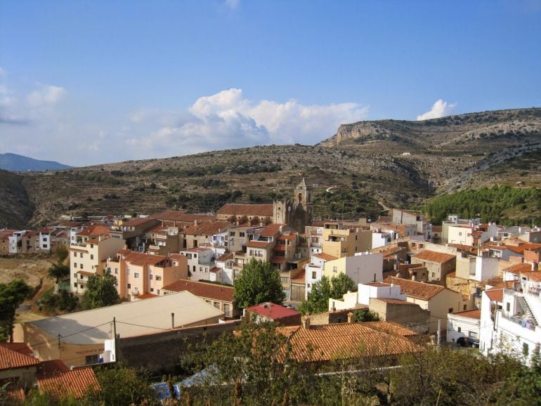 Imagen del pueblo de la Serra d&#039;en Galceran y de las montañas, donde podría estar desaparecido el hombre de 80 años.