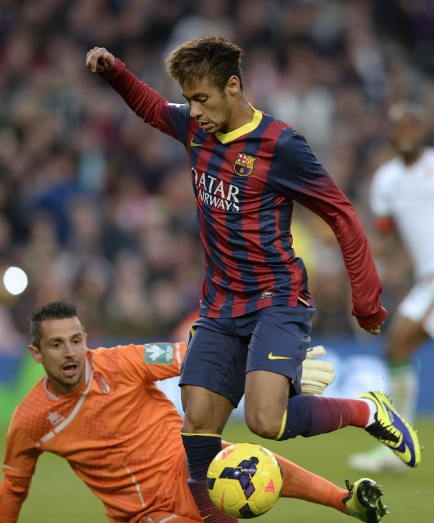 Roberto Fernández ante Neymar