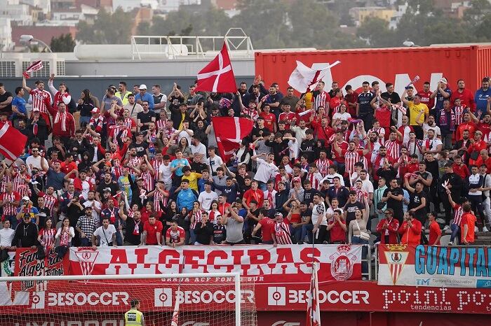 Aficionados del Algeciras en el Fondo Sur