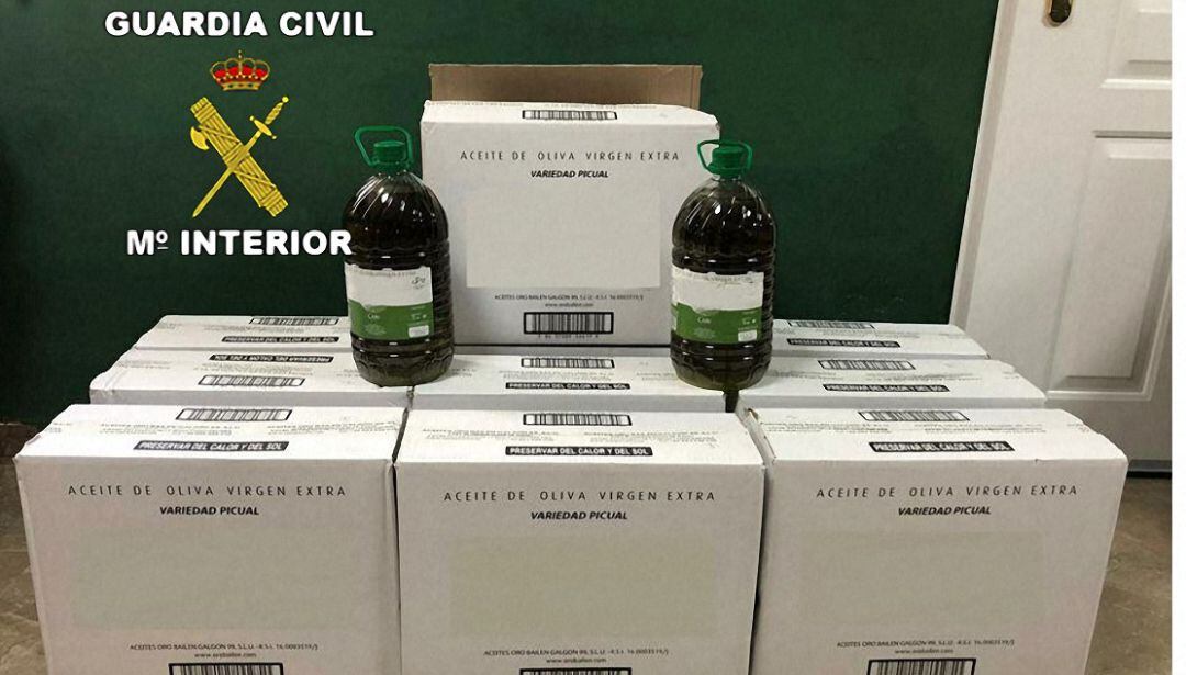 Aceite recuperado por la Guardia Civil.