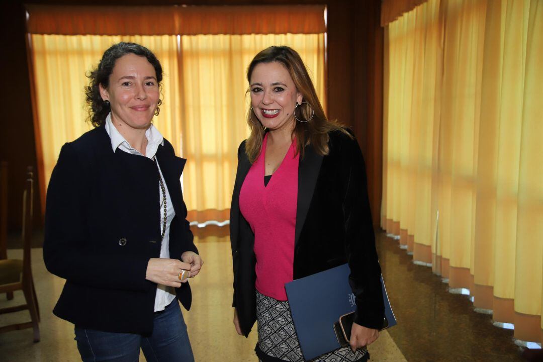 María Dolores Corujo, presidenta del Cabildo de Lanzarote y Ariagona González, consejera de Industria y Energía. 
