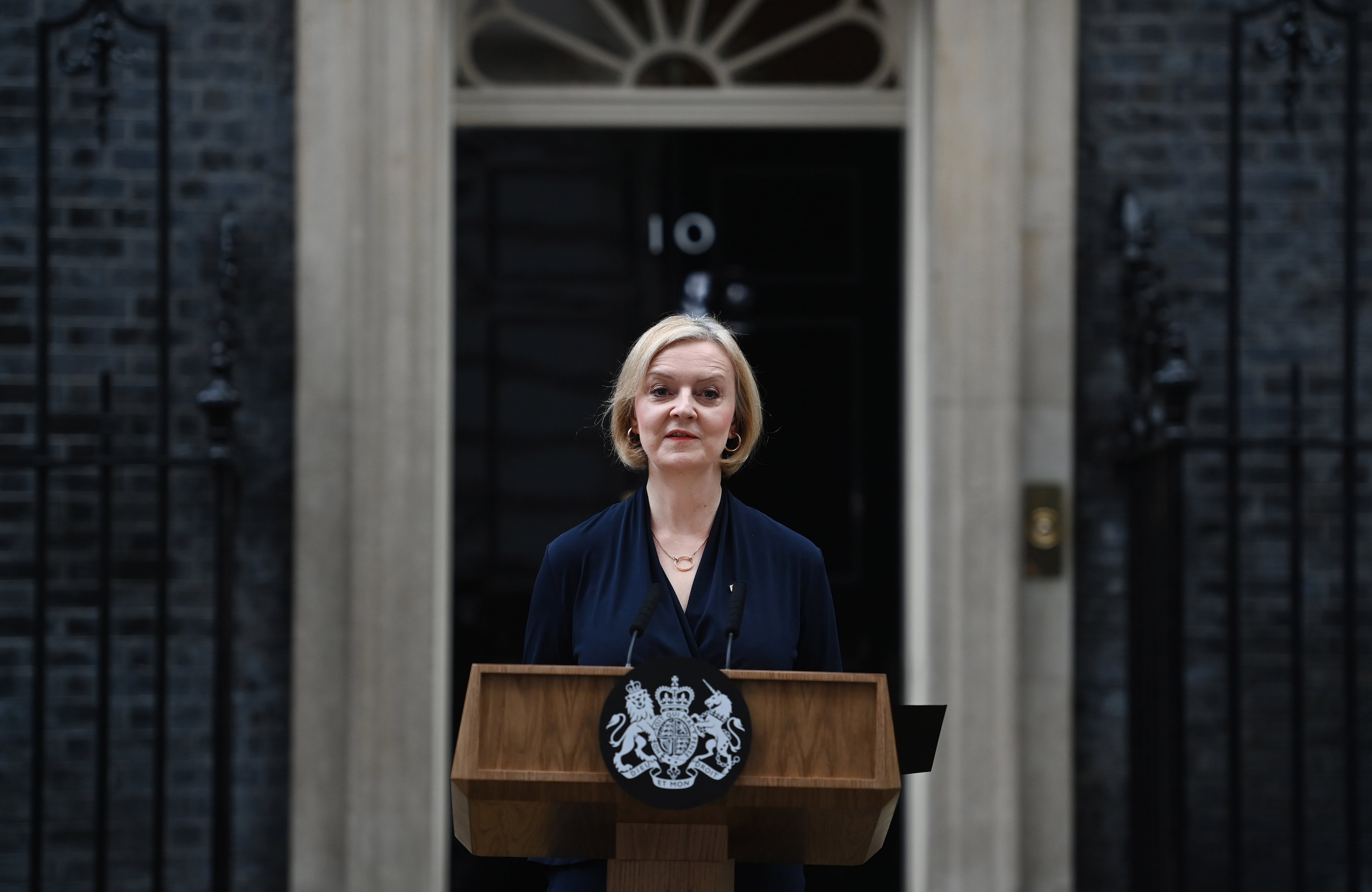 La exprimera ministra de Reino Unido, Liz Truss, desde Downing Street este jueves