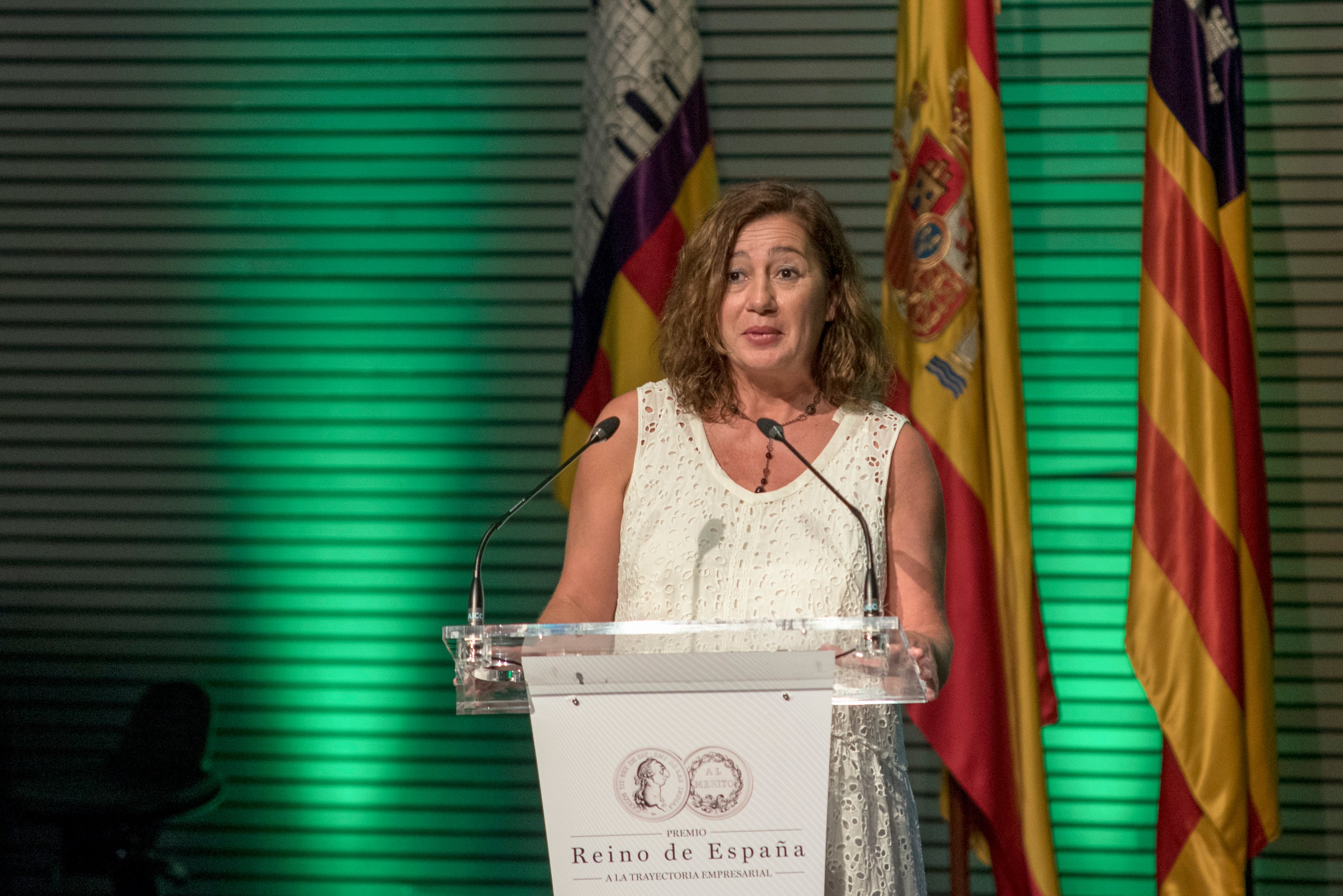 PALMA DE MALLORCA, 22/09/2022.- Francina Armengol, presidenta del Gobierno Balear, durante su intervención en la entrega del Premio Reino de España a la Trayectoria Empresarial otorgado a Gabriel Escarrer Juliá, presidente de Meliá Hotels International, en un acto presidido este jueves por el rey Felipe. EFE/Atienza
