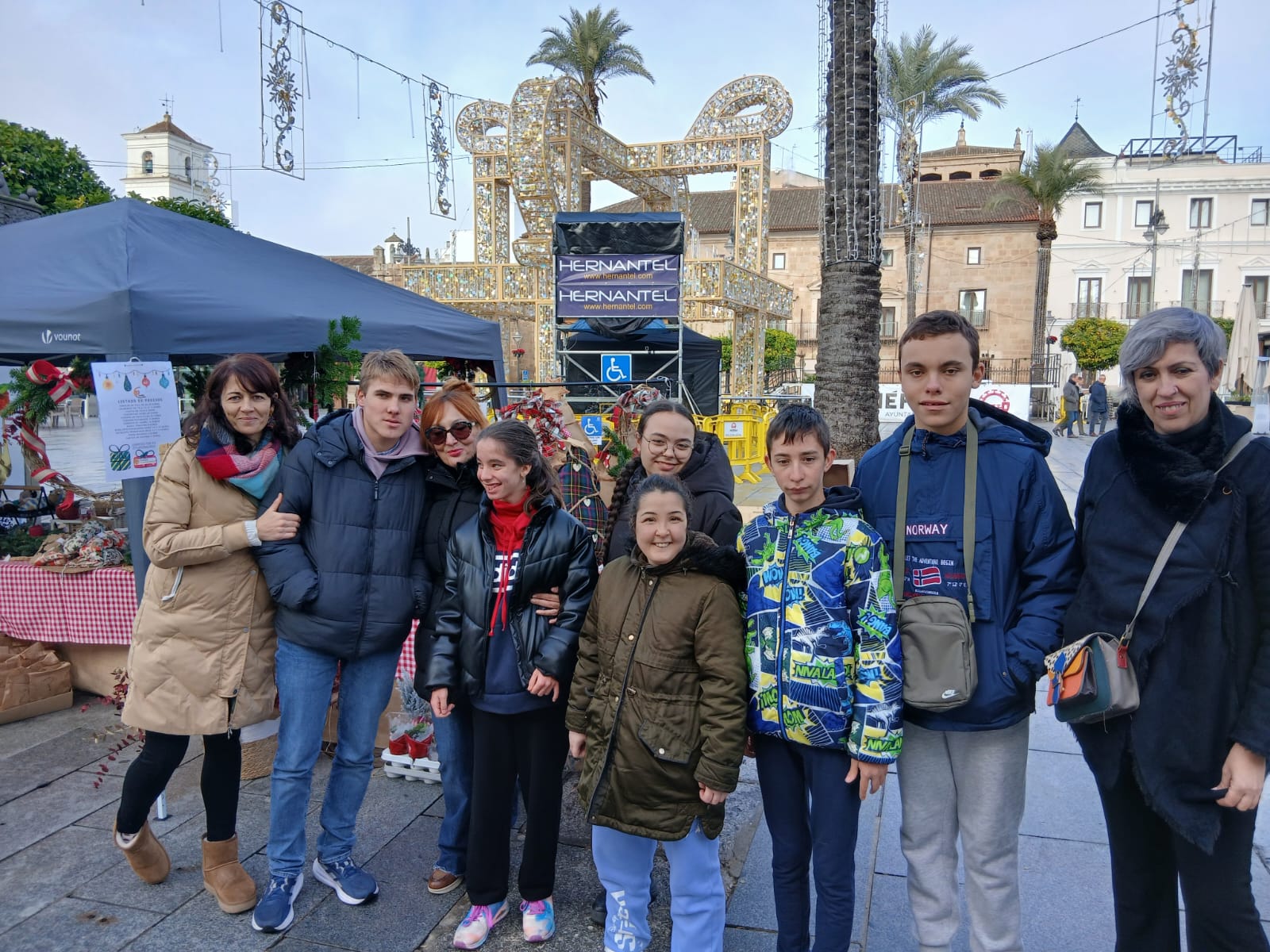 Mesa informativa del programa Junior Emprende del C.E.E. Casa de la Madre