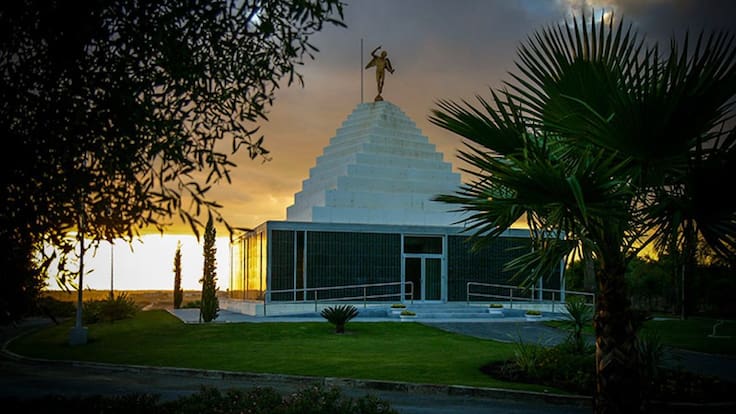 Reportaje ESENCIALES: Isabel Sáiz, empleada del Cementerio Mancomunado de Chiclana