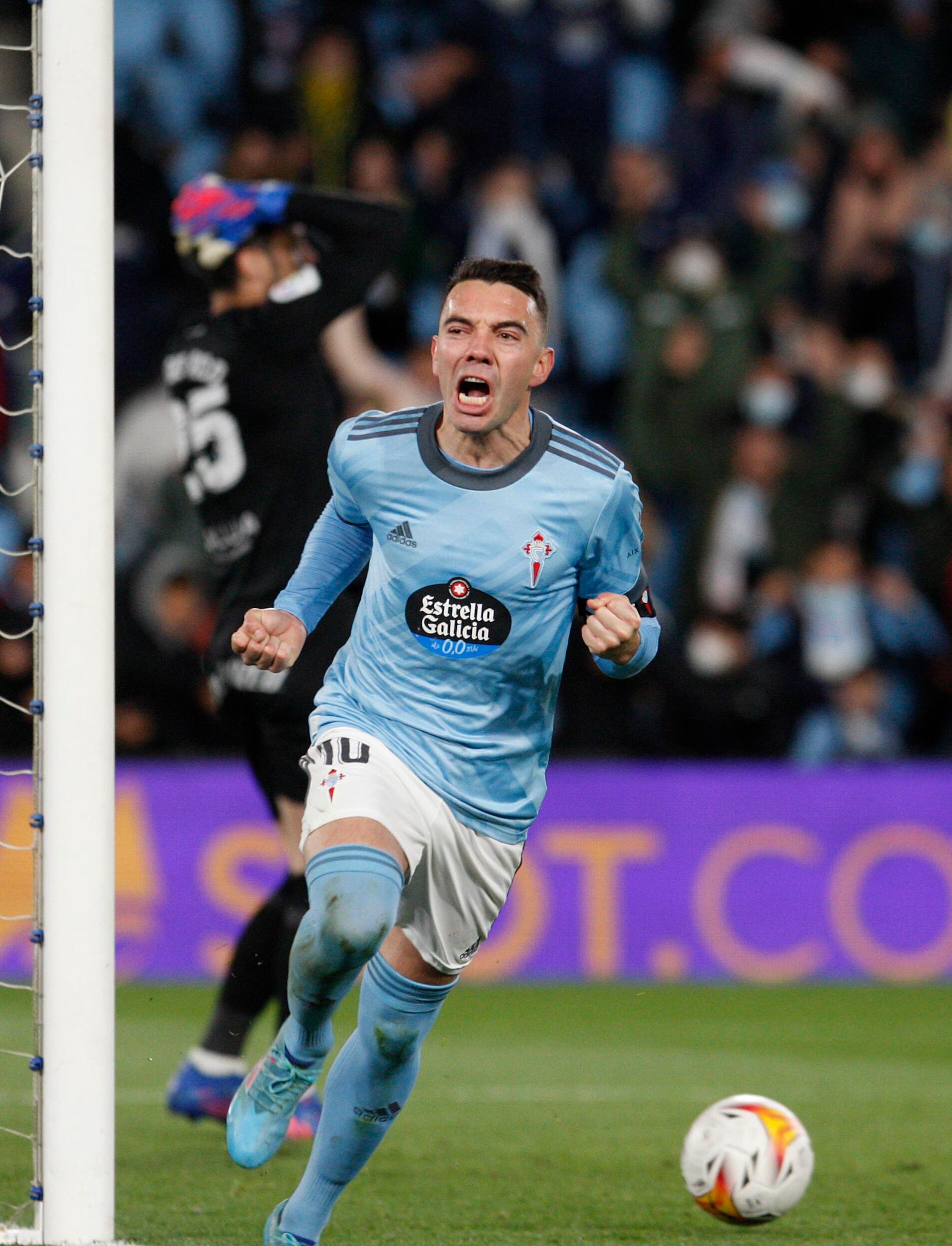 VIGO, 06/03/2022.- El delantero del Celta de Vigo Iago Aspas, celebra su segundo gol ante el RCD Mallorca, cuarto del equipo vigués, durante el partido de la jornada 27 de Liga en Primera División que Celta de Vigo y RCD Mallorca juegan este domingo en el estadio de Balaídos, en Vigo. EFE / Salvador Sas