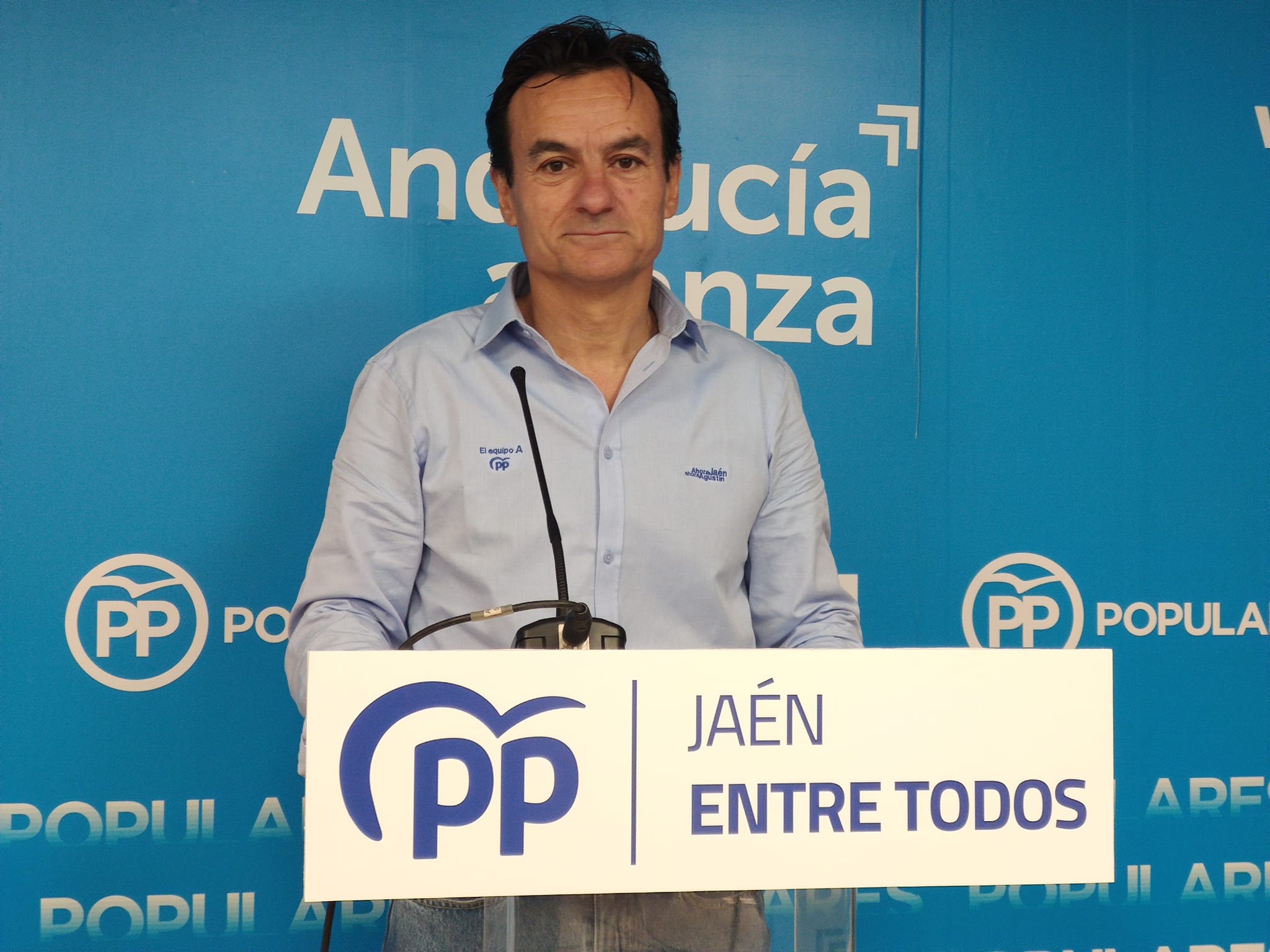 El candidato del PP en Jaén capital, Agustín González, durante una rueda de prensa