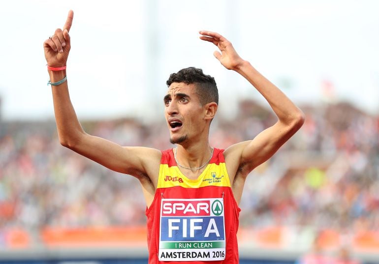 Ilias Fifa celebra el oro de los 5.000m. 