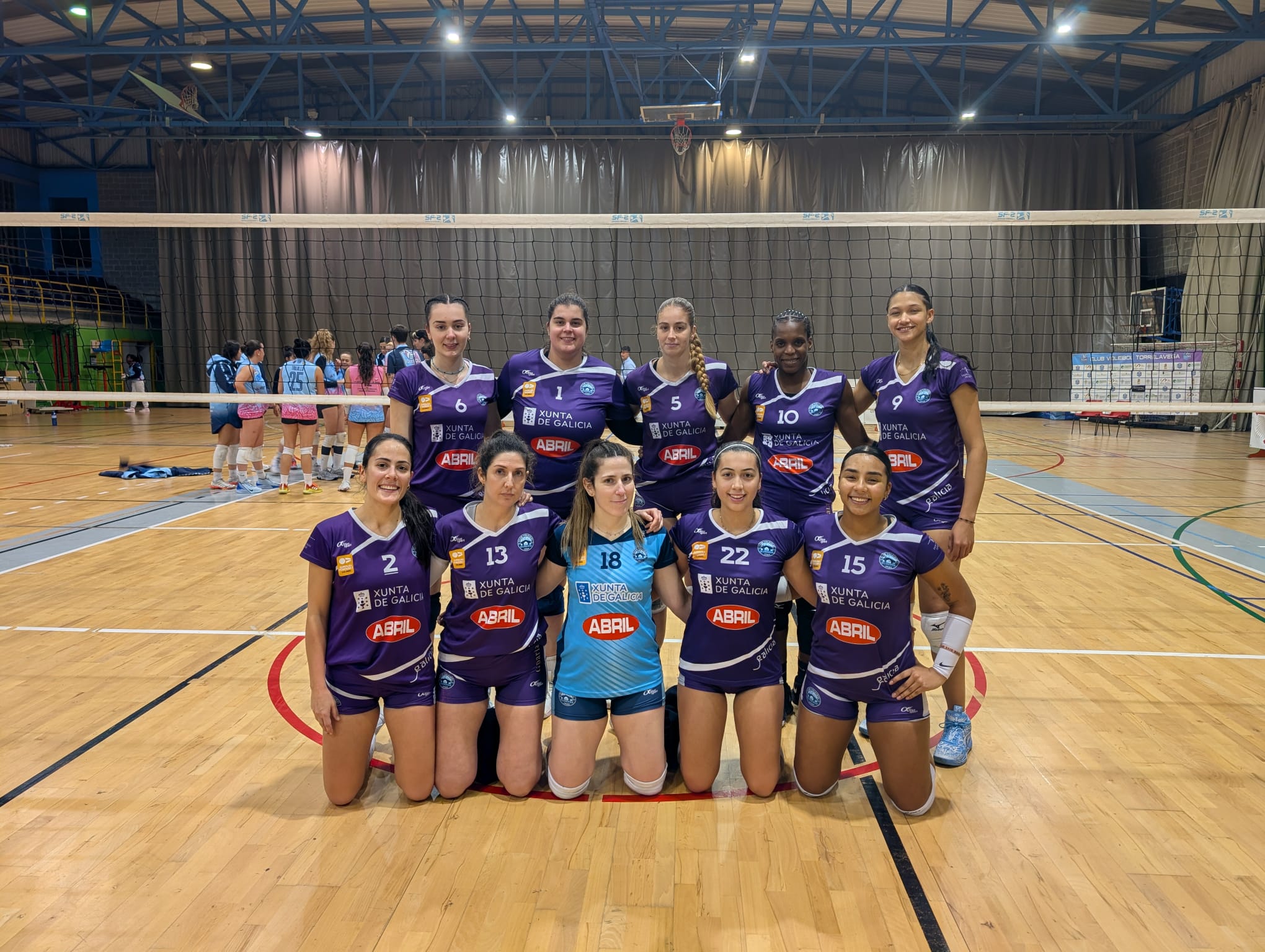 Voleyourense forma antes de su partido contra Torrelavega.