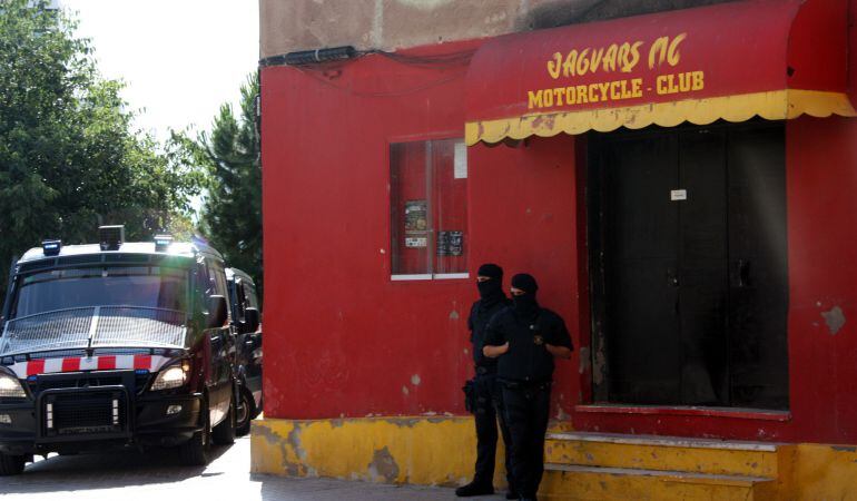 Operació dels Mossos d'Esquadra contra un grup de motards a l'Hospitalet de Llobregat