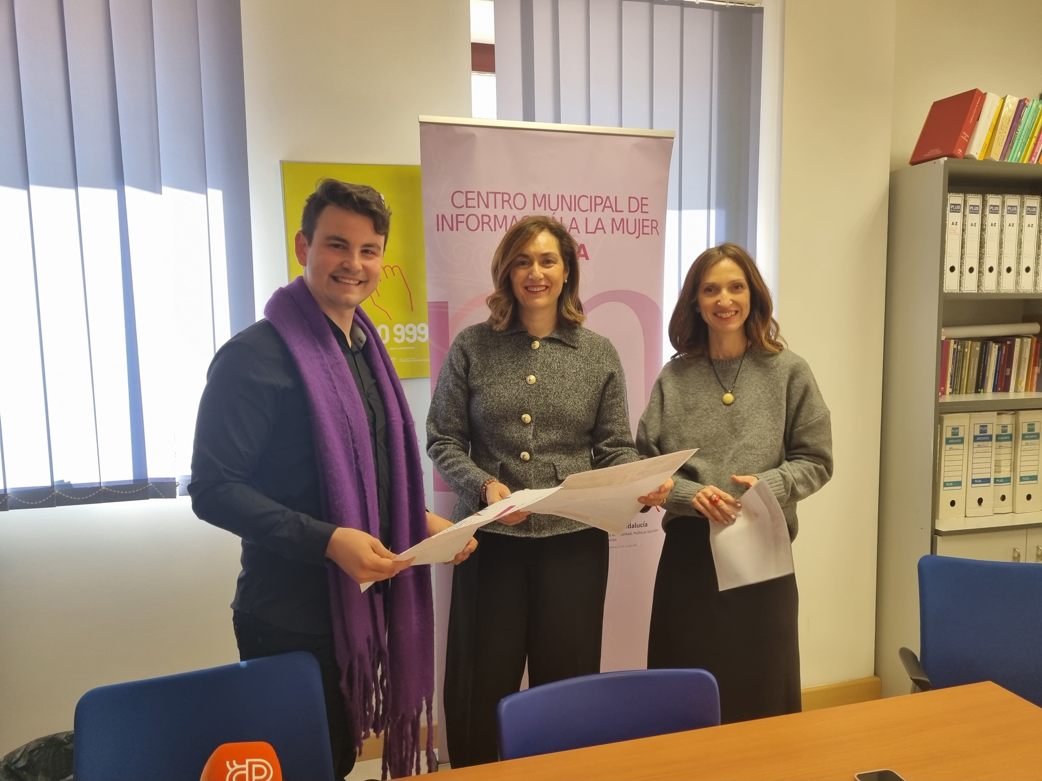 Ángel Manzano, Cristina Durán y Ana Becerra ante los medios de comunicación este jueves