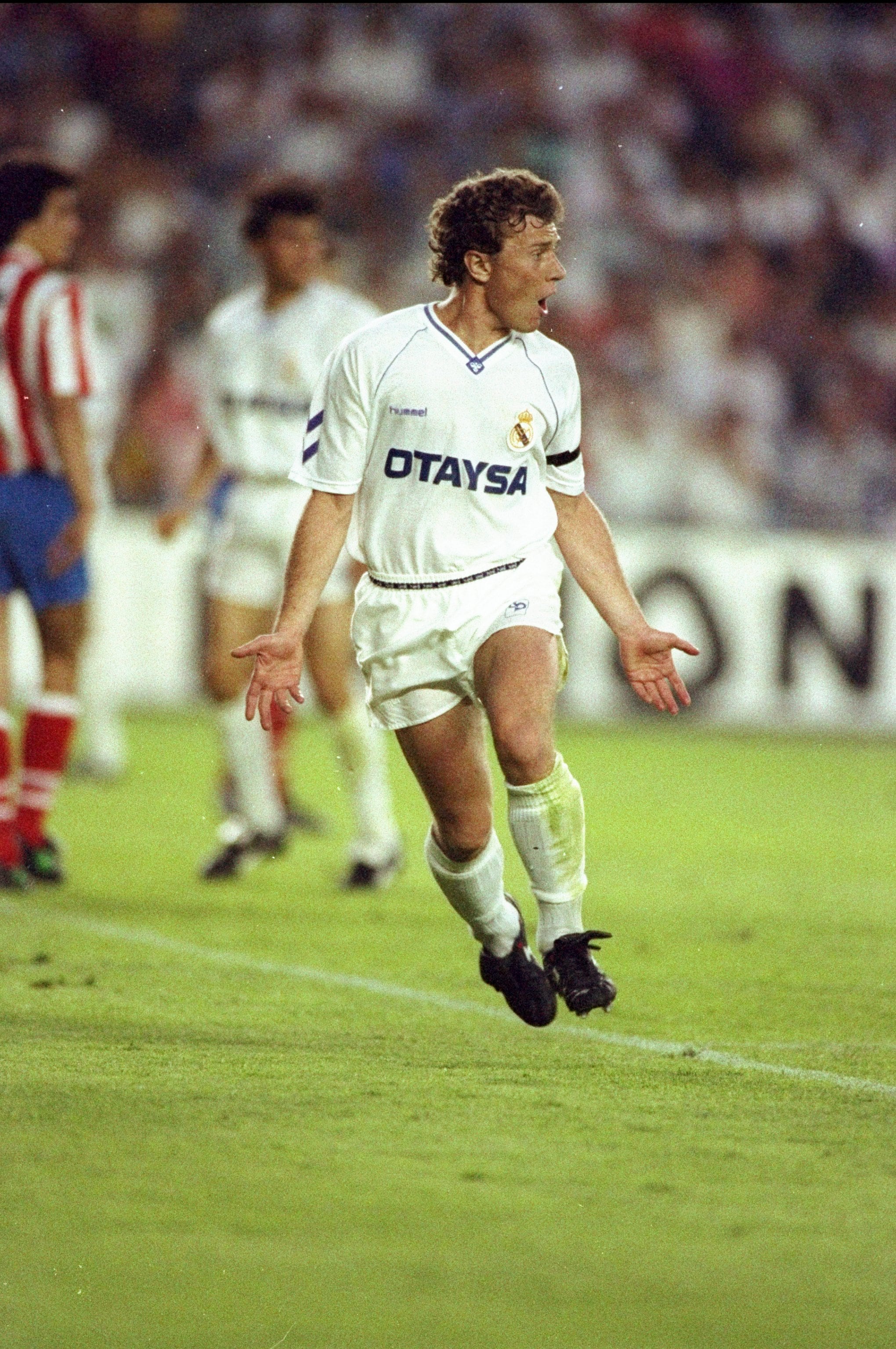 Butragueño celebra un gol contra el Atlético en 1992. Marcó tres goles en la remontada ante el Anderlecht