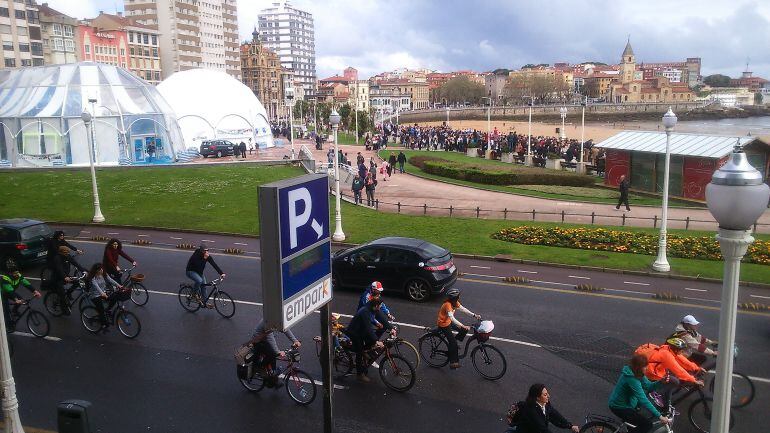 Última bicicletada medioambiental a su paso por los Jardines del Naútico