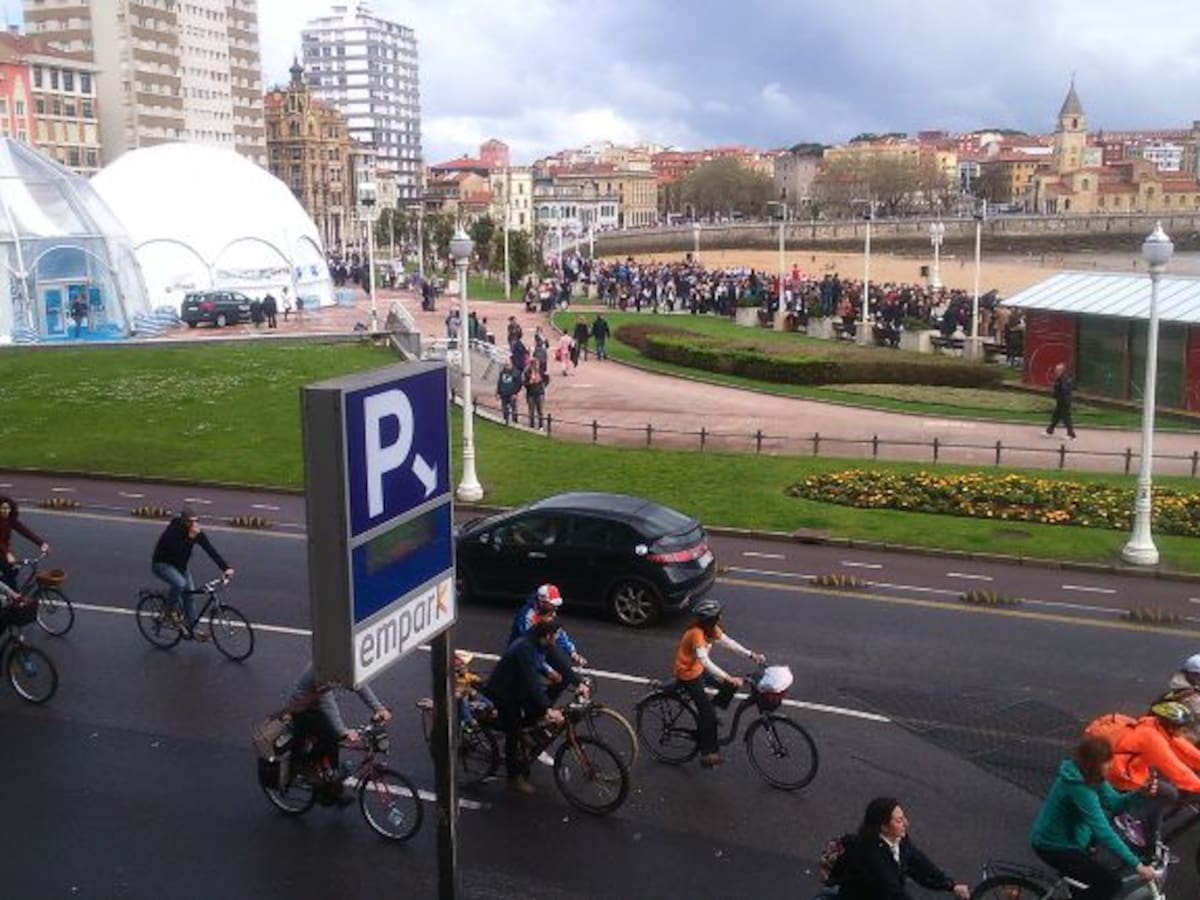 La última Bicicletada del mes de abril desafía a la lluvia