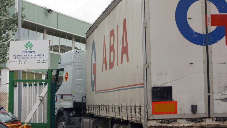 Acceso al vertedero de Santovenia de Pisuerga