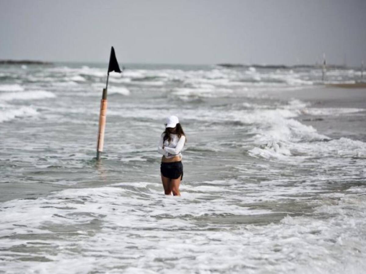 Ecologistas en acción pone bandera negra a siete playas de la Costa del Sol