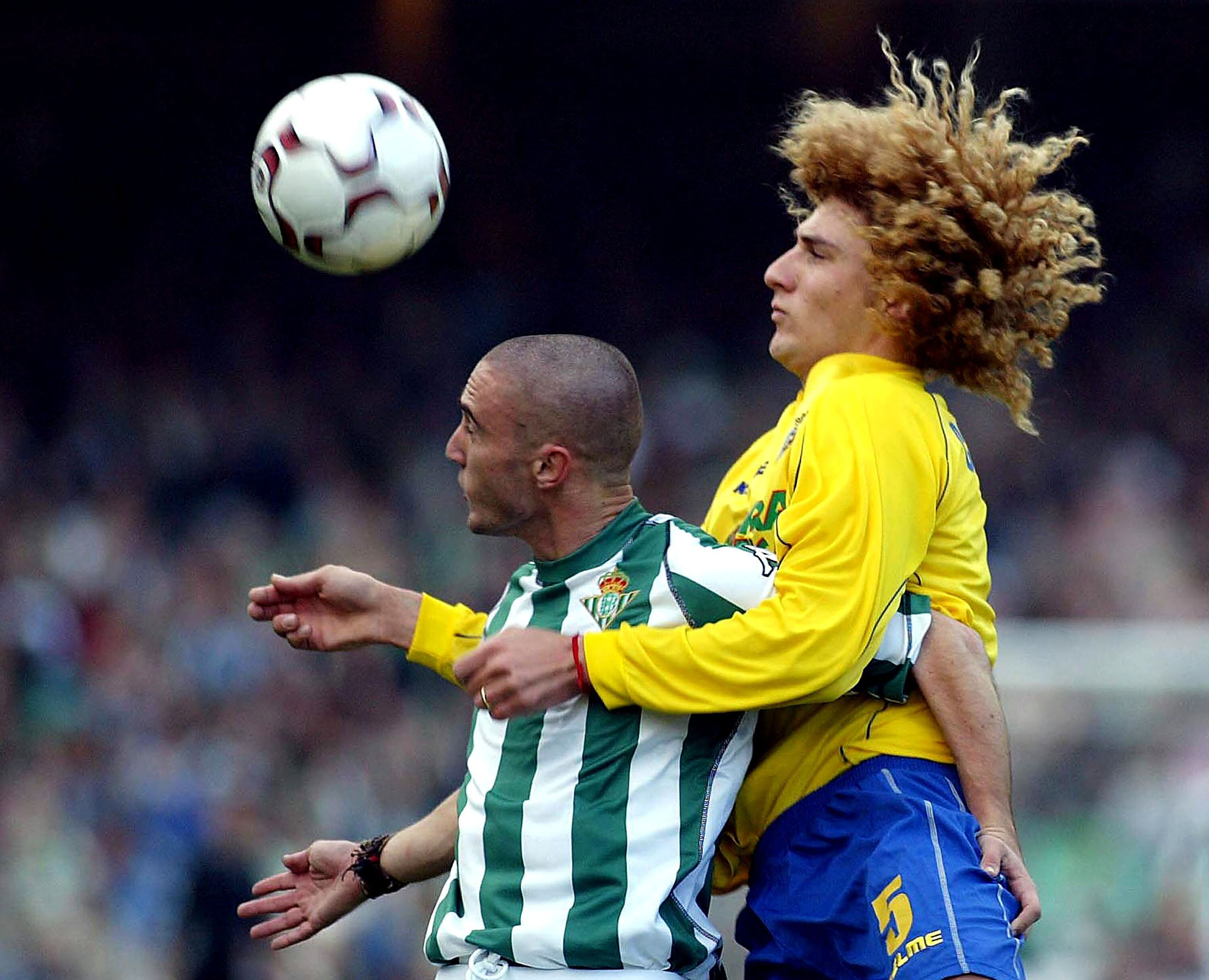 Fabricio Coloccini se exprime en defensa durante un Betis-Villarreal