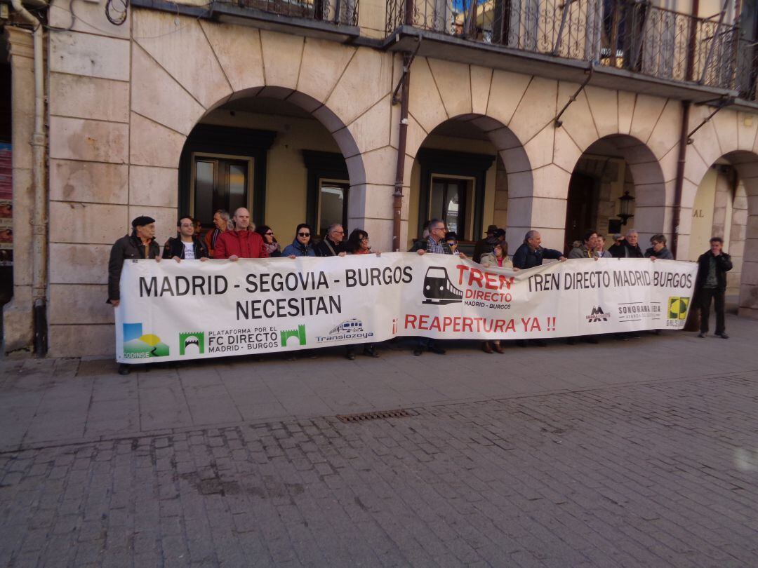 La concentración tuvo lugar a las puertas de la Casa Consistorial