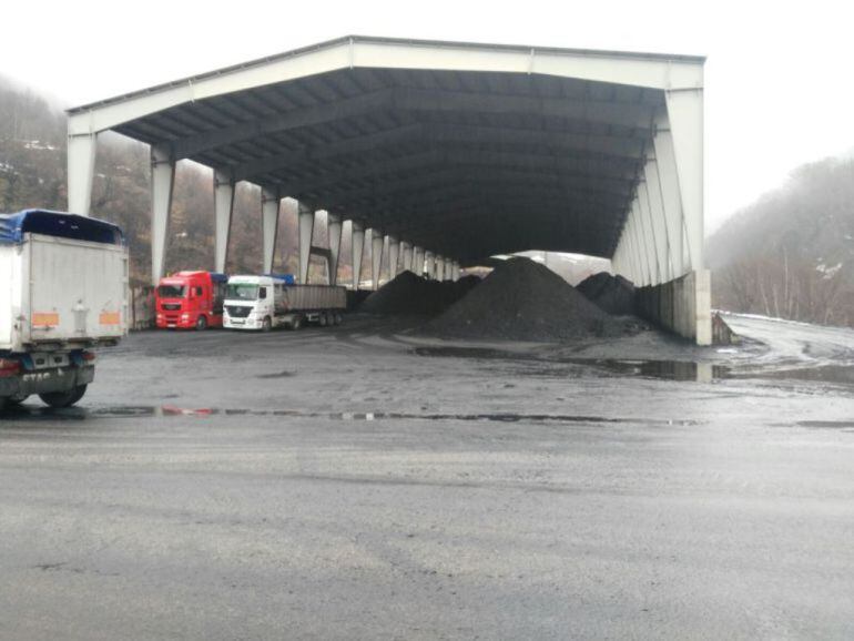 El carbón sin salir del parque de Minera AsturLeonesa