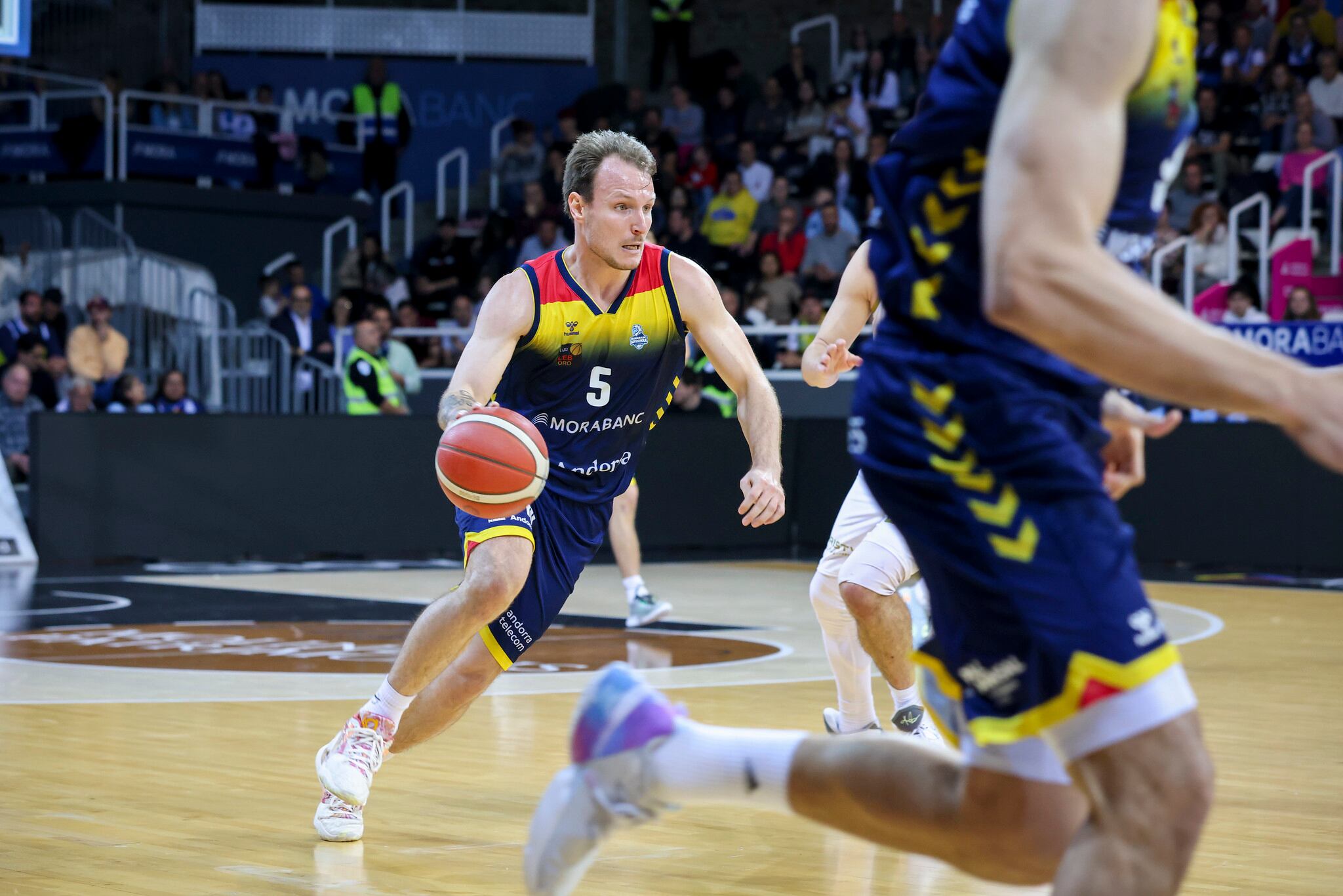 Rafa Luz durant el partit contra el Juaristi al Poliesportiu.