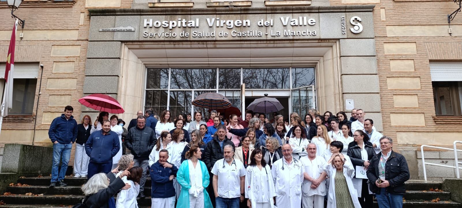 Concentración a las puertas del Hospital del Valle en Toledo