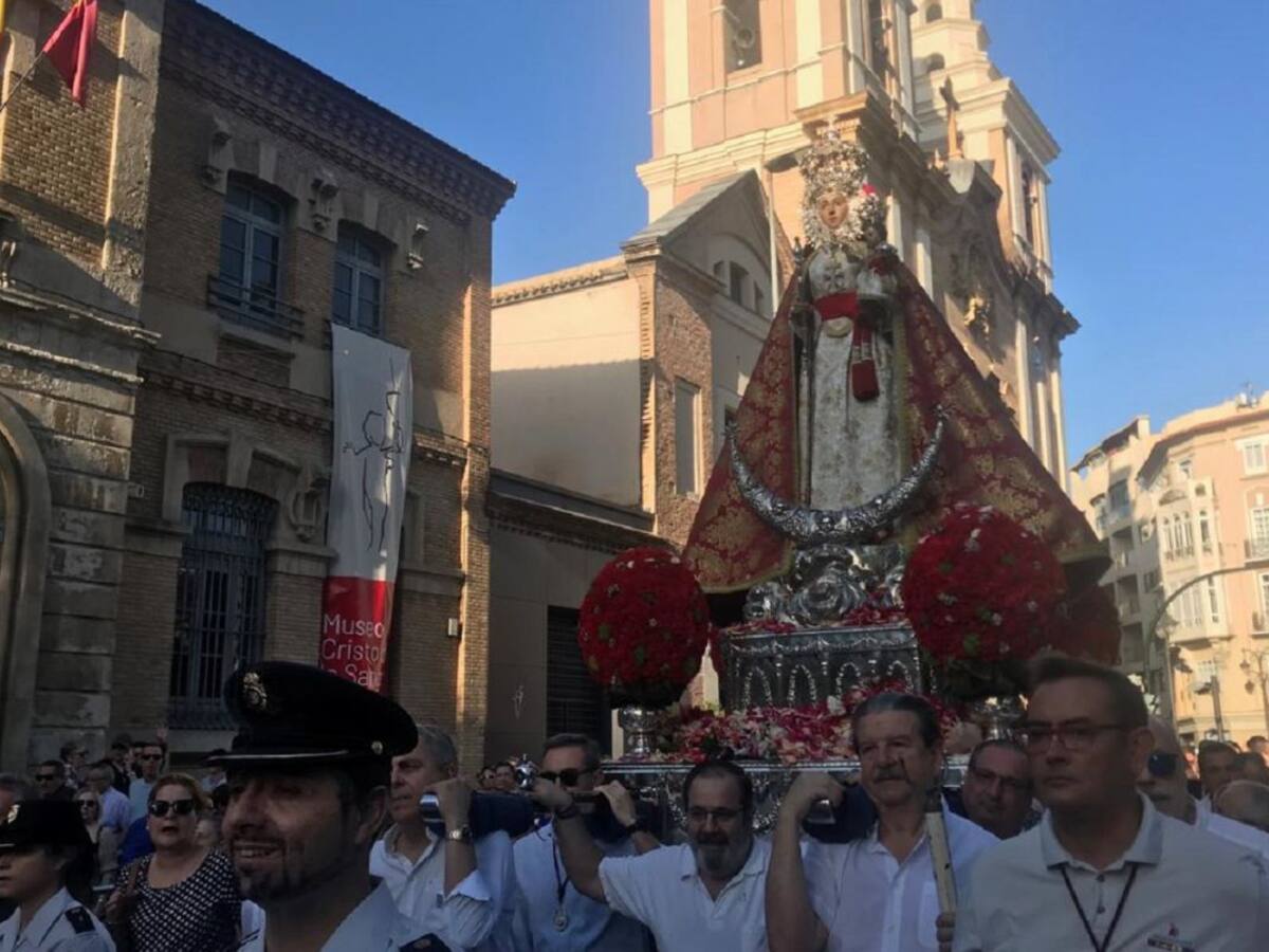 La patrona de Murcia llega a su santuario por un trazado alternativo debido a las obras del AVE