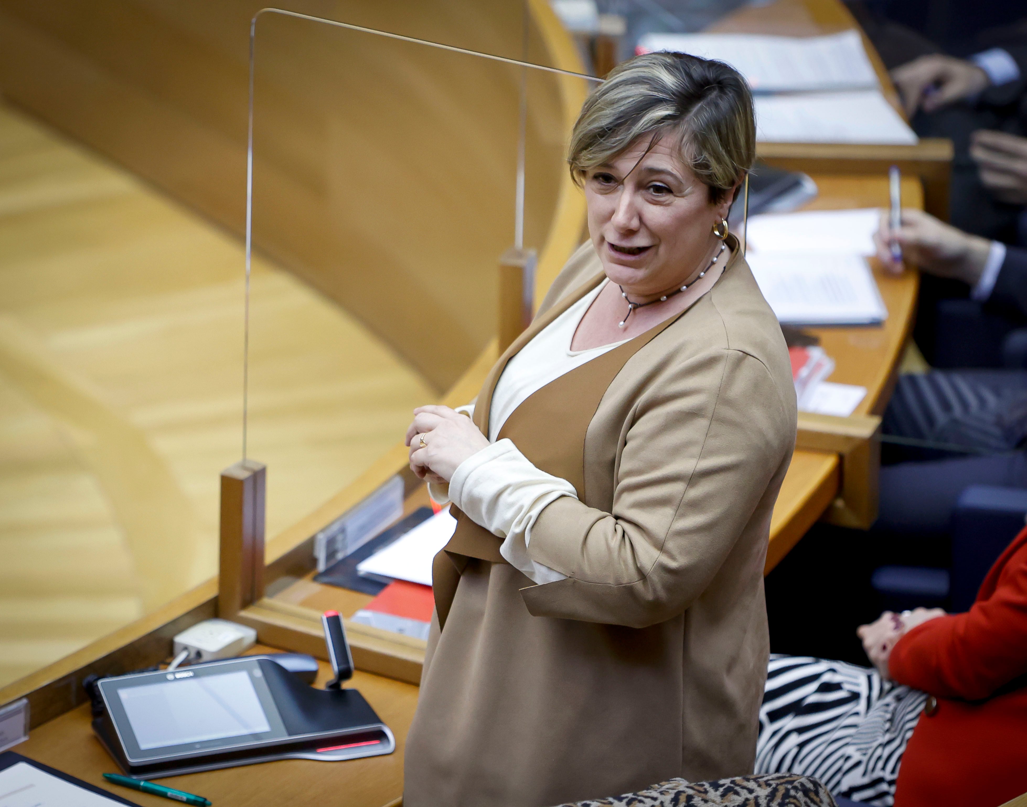 Raquel Tamarit consellera de Educació responde a Llanos Massó diputada de Vox