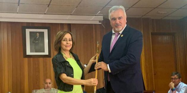 El socialista Jesús Amo toma el bastón de bando en el Ayuntamiento de Moratalla