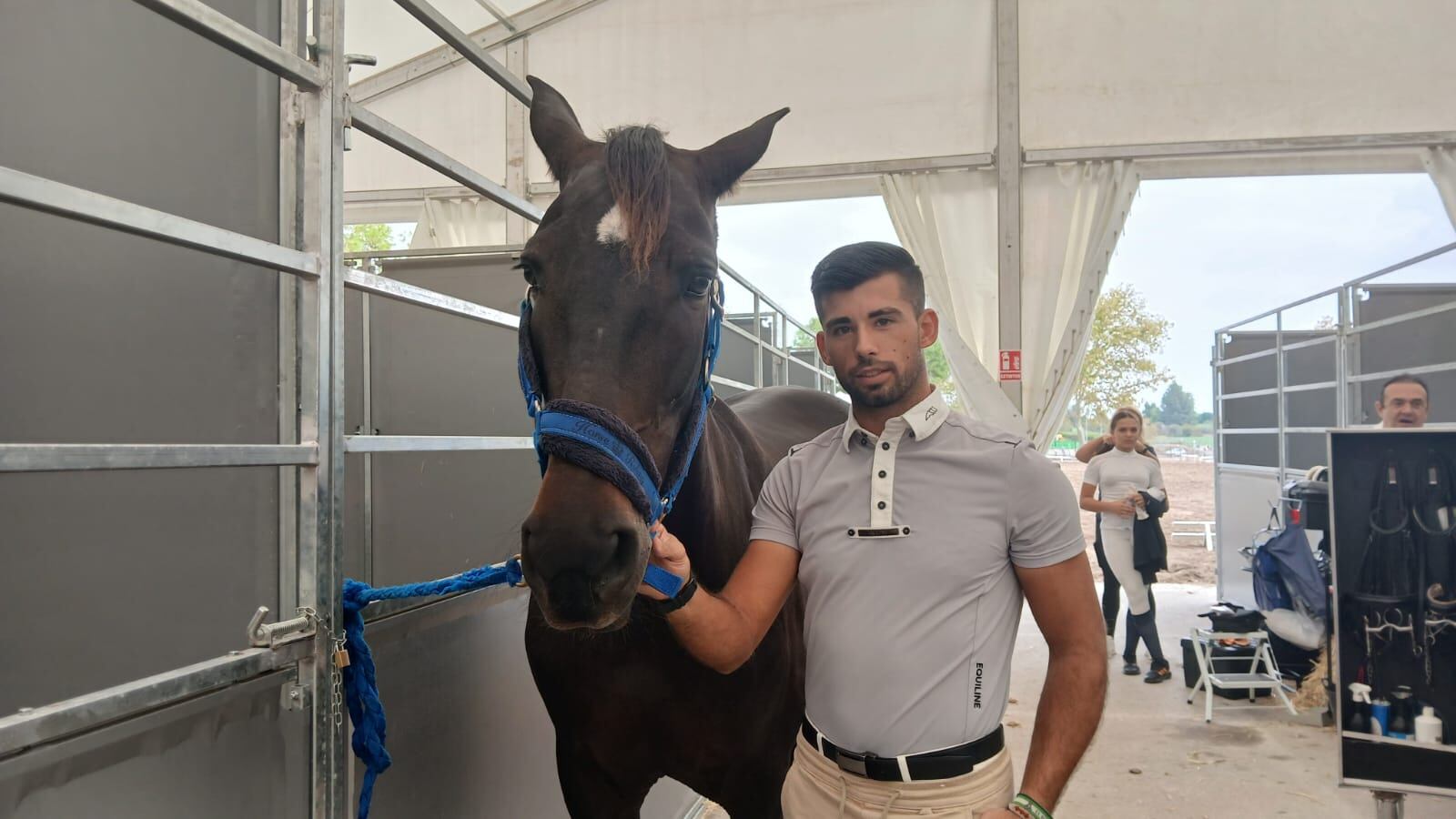 Raúl Arcas con su yegua Olivaca