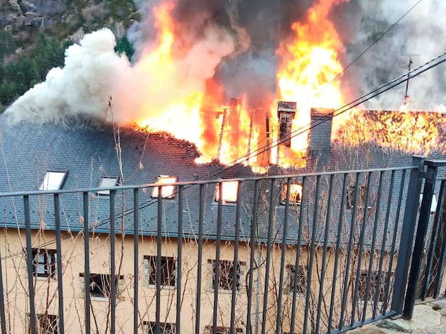Incendio en Parzán, a donde tuvieron que desplazarse bomberos desde Barbastro