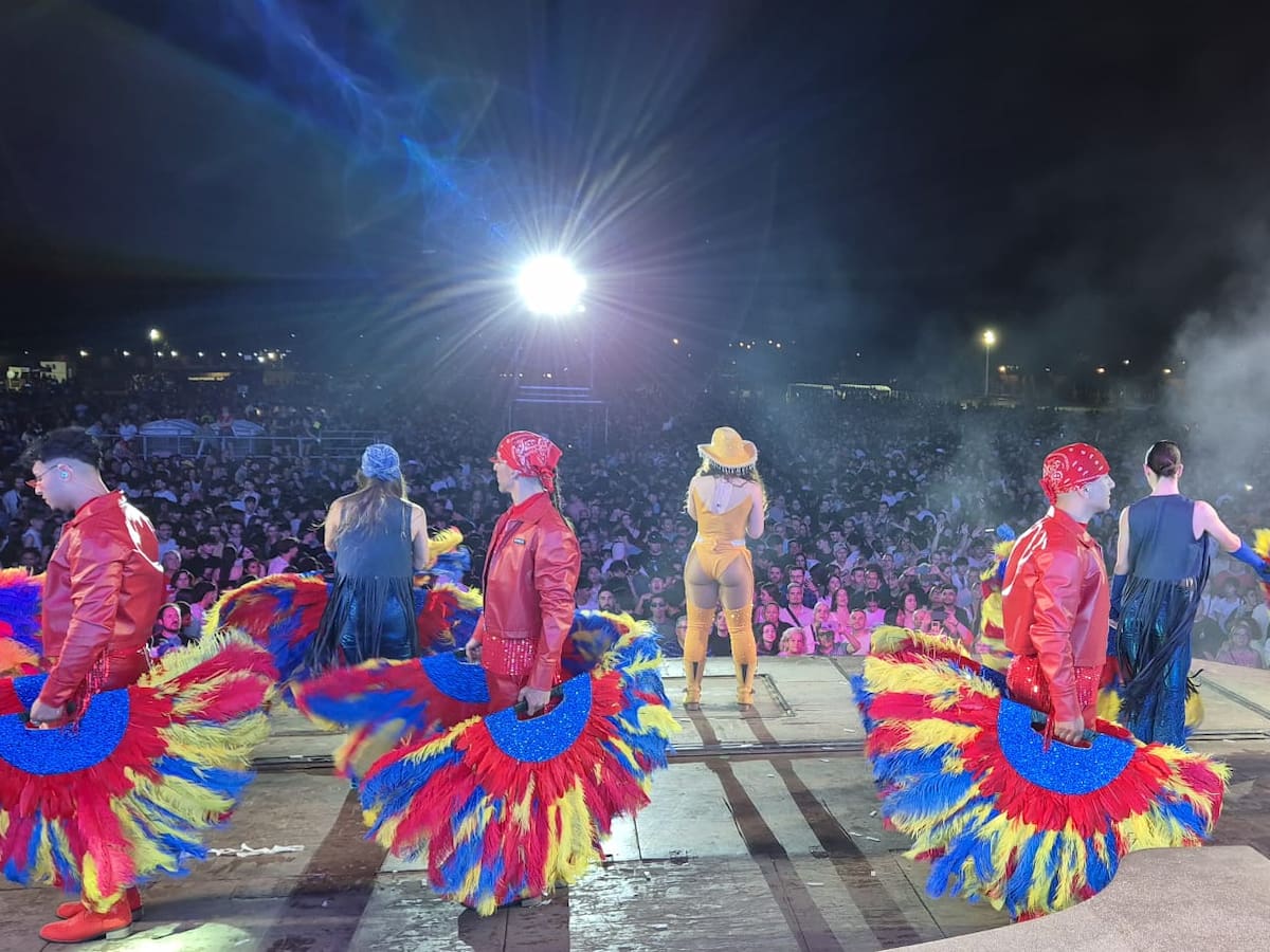 El carnaval se baila y se canta con Un Pingüino En Mi Ascensor y Los Inhumanos