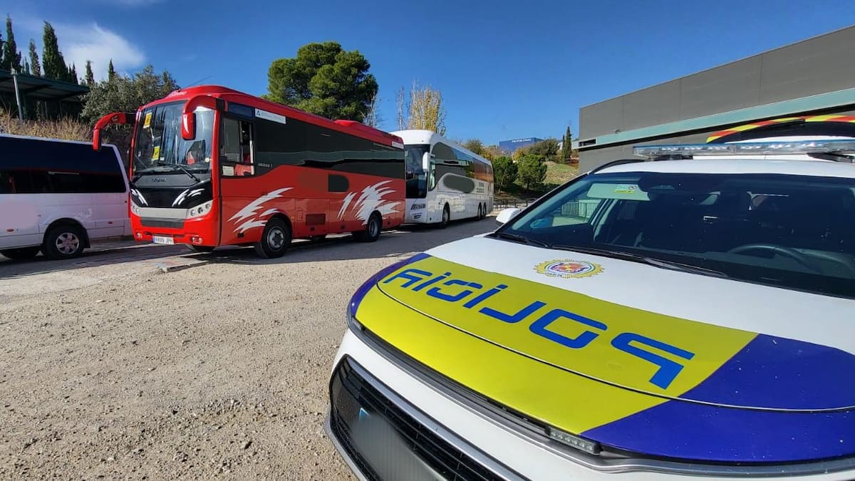 La Policía Local de Jaén se suma a la Guardia Civil para vigilar que el Transporte Escolar cumpla con todas las medidas de seguridad