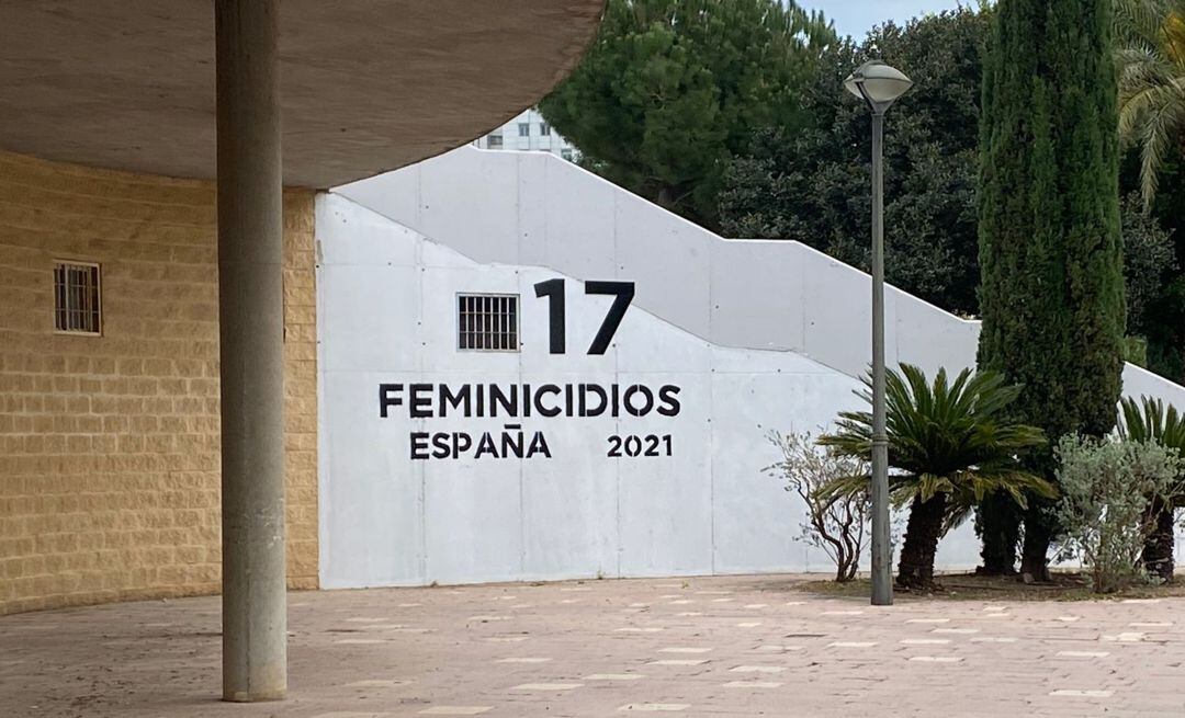 Mural que han diseñado Alanna y Stool Street Art para visibilizar los feminicidios en España. 