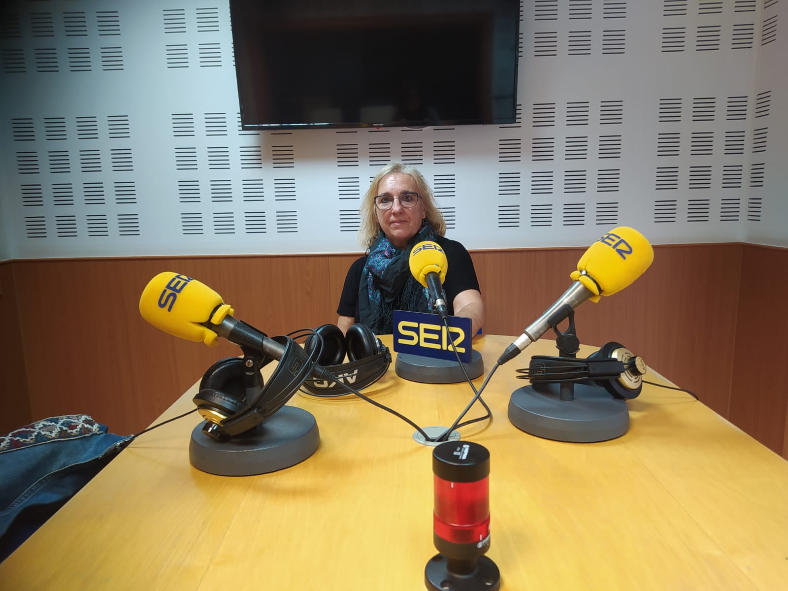 La doctora Magdalena Molina Oller, en los estudios de Radio Lorca